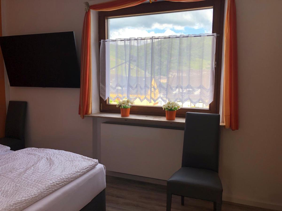 Ferienwohnung Joanna Mit Burgblick แบร์นคาสเทล-คืสท์ ภายนอก รูปภาพ